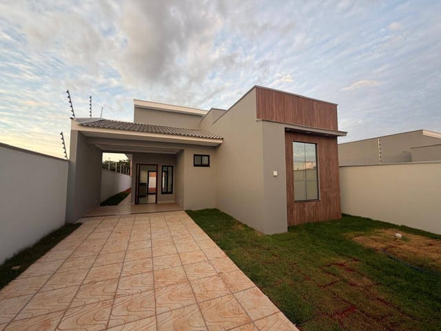 Casa com 311m² 3 quartos e 1 banheiro, à venda, no bairro Sonhalto Videira em Sinop