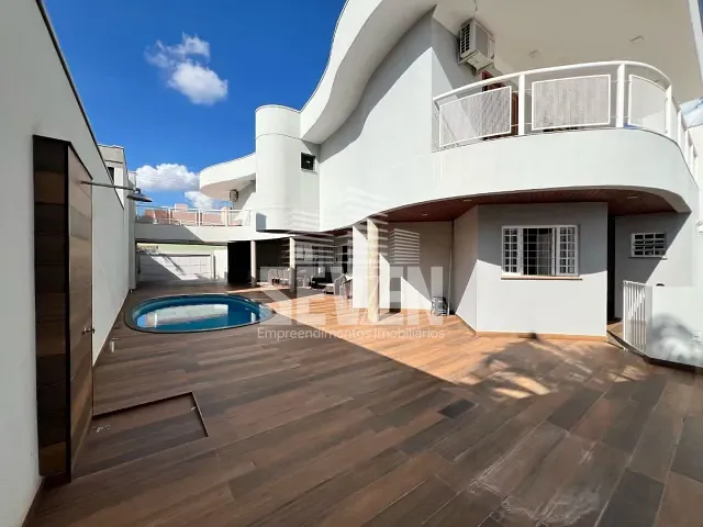 Casa com 420m² 4 quartos e 5 banheiros, à venda, no bairro Jardim Estoril em Bauru
