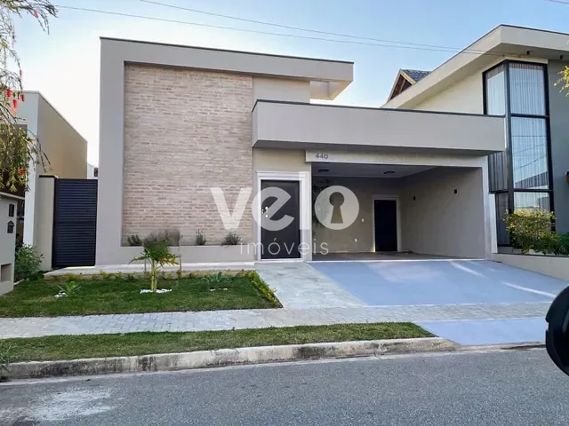 Casa com 300m² 3 quartos e 2 banheiros, à venda, no bairro Piracangaguá em Taubaté