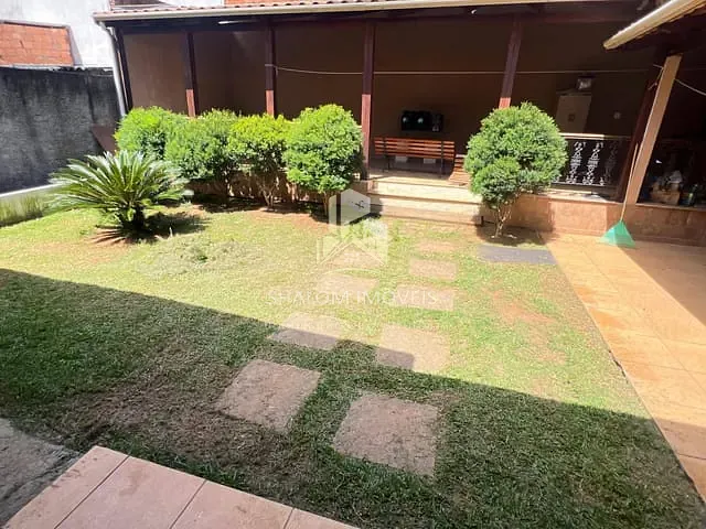 Casa com 360m² 4 quartos e 1 banheiro, à venda, no bairro Parque Xangri-Lá em Contagem