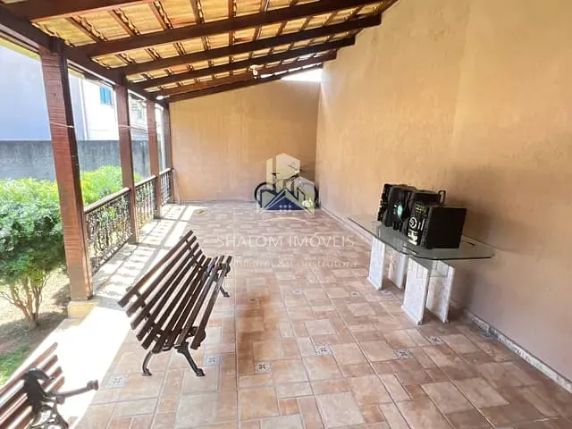 Casa com 360m² 4 quartos e 1 banheiro, à venda, no bairro Parque Xangri-Lá em Contagem