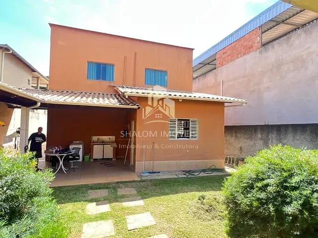 Casa com 360m² 4 quartos e 1 banheiro, à venda, no bairro Parque Xangri-Lá em Contagem