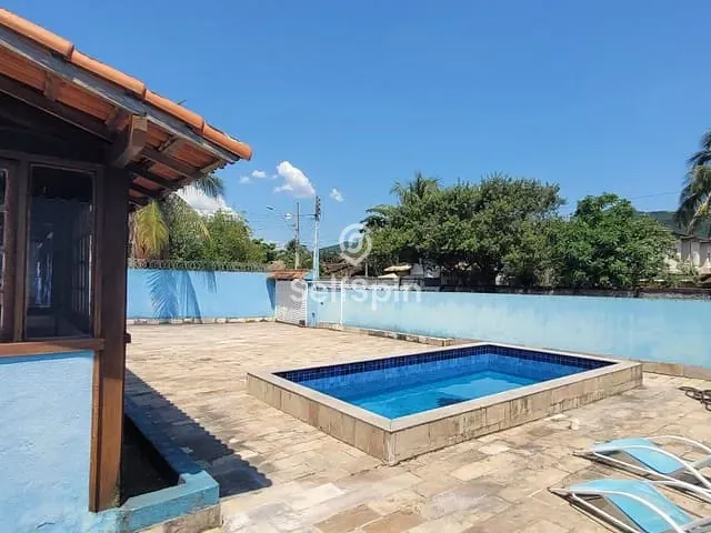 Casa com 500m² 3 quartos e 3 banheiros, para alugar, no bairro Itaipu em Niterói
