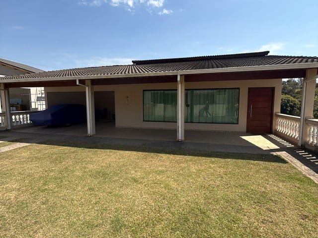 CASA A VENDA EM CONDOMINIO FECHADO