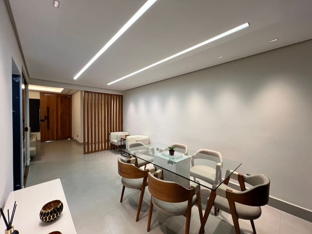 Casa com 180m² 3 quartos e 3 banheiros, à venda, no bairro Portal de Versalhes 1 em Londrina
