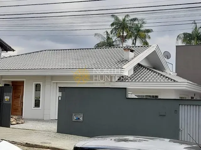 Casa com 172m² 3 quartos e 3 banheiros, à venda, no bairro América em Joinville