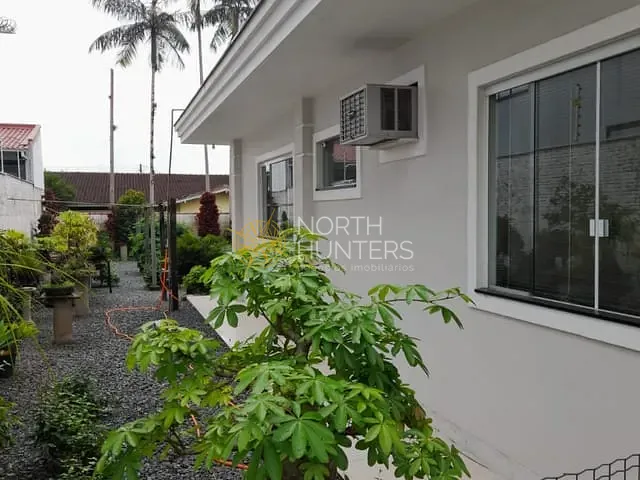 Casa com 172m² 3 quartos e 3 banheiros, à venda, no bairro América em Joinville