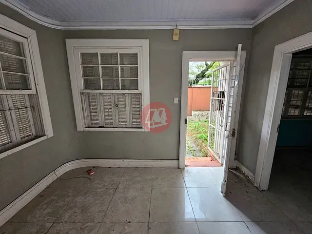 Casa com 300m² 4 quartos e 4 banheiros, para alugar, no bairro Rio Branco em Porto Alegre