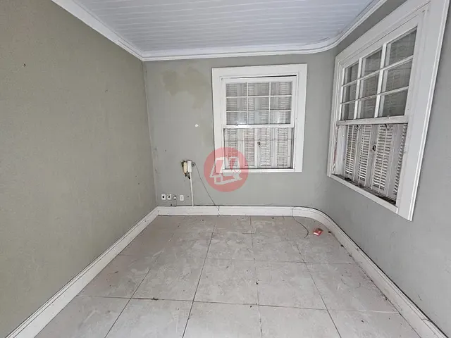 Casa com 300m² 4 quartos e 4 banheiros, para alugar, no bairro Rio Branco em Porto Alegre