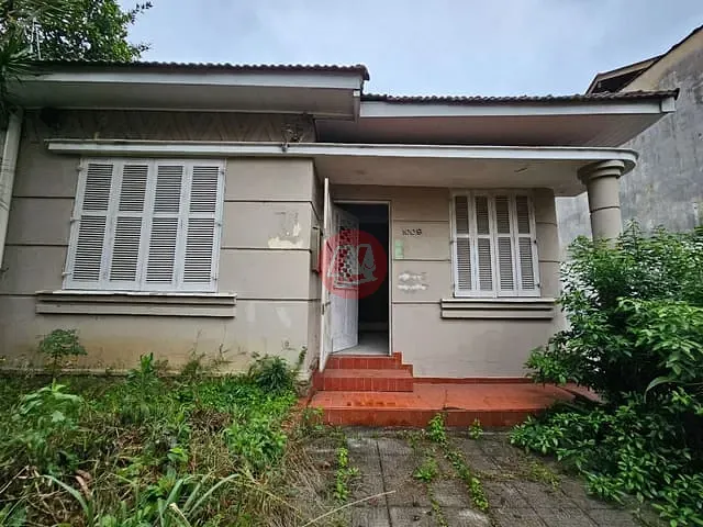 Casa com 300m² 4 quartos e 4 banheiros, para alugar, no bairro Rio Branco em Porto Alegre