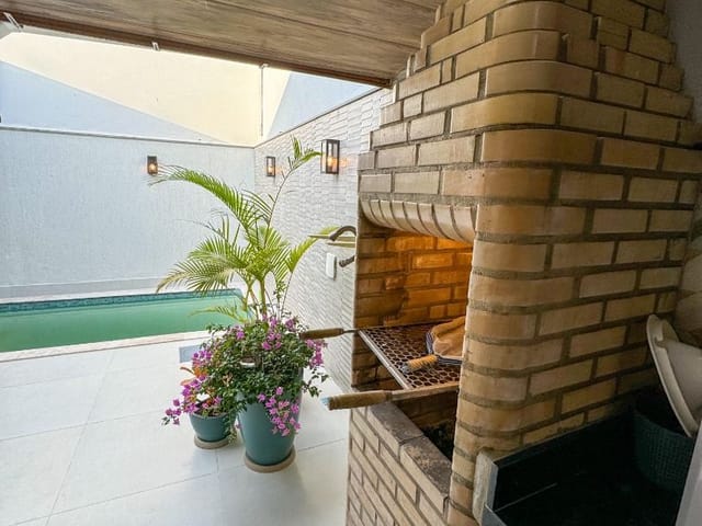 Casa com 300m² 3 quartos e 3 banheiros, à venda, no bairro Vale dos Cristais em Macaé