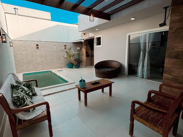 Casa com 300m² 3 quartos e 3 banheiros, à venda, no bairro Vale dos Cristais em Macaé