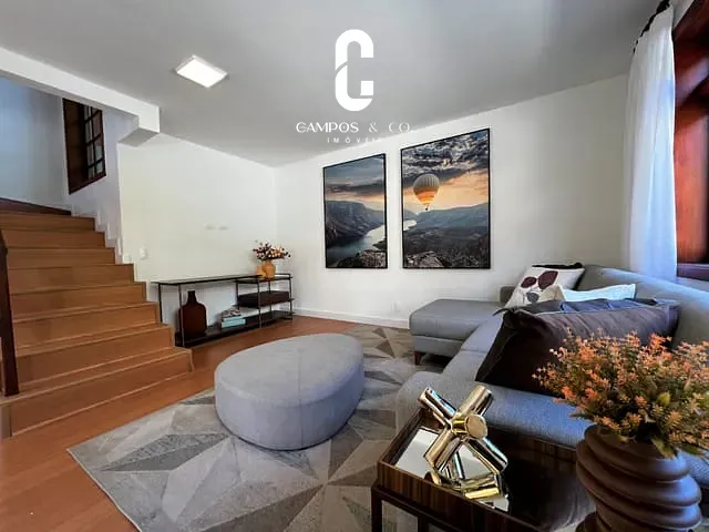 Casa com 270m² 3 quartos e 3 banheiros, à venda, no bairro Vila Pora em Campos do Jordão