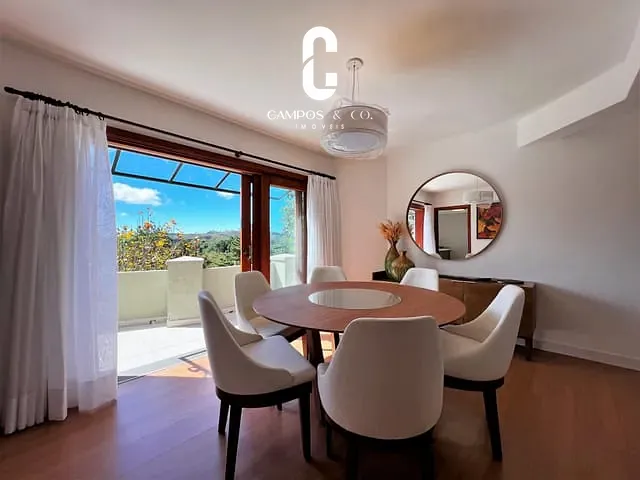 Casa com 270m² 3 quartos e 3 banheiros, à venda, no bairro Vila Pora em Campos do Jordão