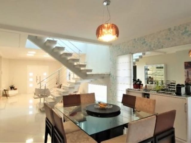 Casa com 250m² 4 quartos e 5 banheiros, à venda, no bairro Urbanova em São José dos Campos