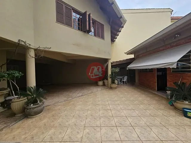 Casa com 250m² 3 quartos e 2 banheiros, à venda ou para alugar, no bairro Rio Branco em Porto Alegre