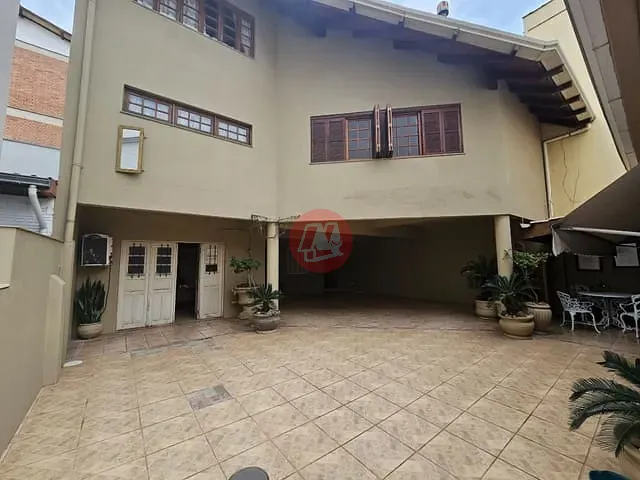 Casa com 250m² 3 quartos e 2 banheiros, à venda ou para alugar, no bairro Rio Branco em Porto Alegre