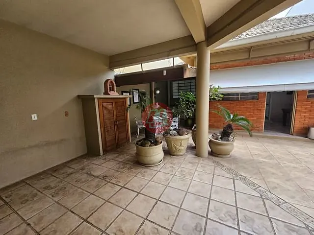 Casa com 250m² 3 quartos e 2 banheiros, à venda ou para alugar, no bairro Rio Branco em Porto Alegre