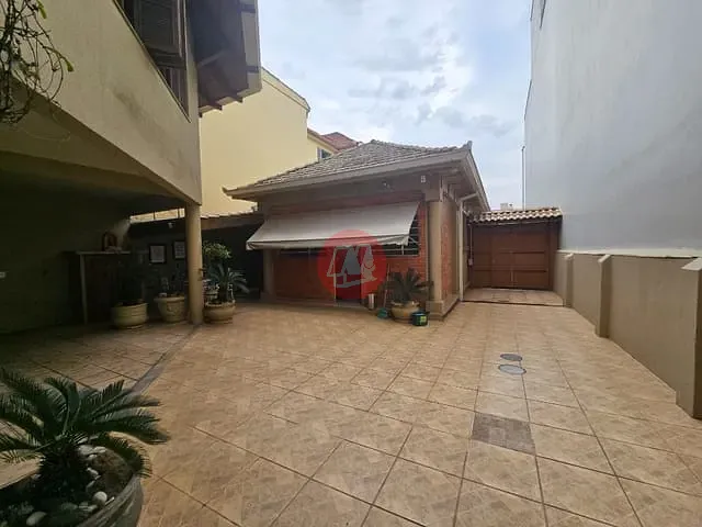 Casa com 250m² 3 quartos e 2 banheiros, à venda ou para alugar, no bairro Rio Branco em Porto Alegre