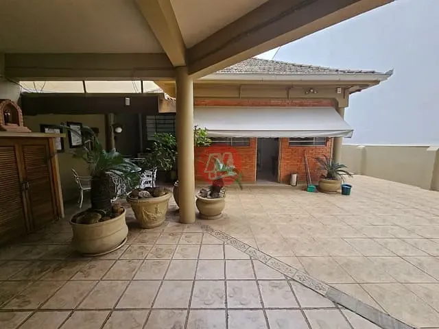 Casa com 250m² 3 quartos e 2 banheiros, à venda ou para alugar, no bairro Rio Branco em Porto Alegre
