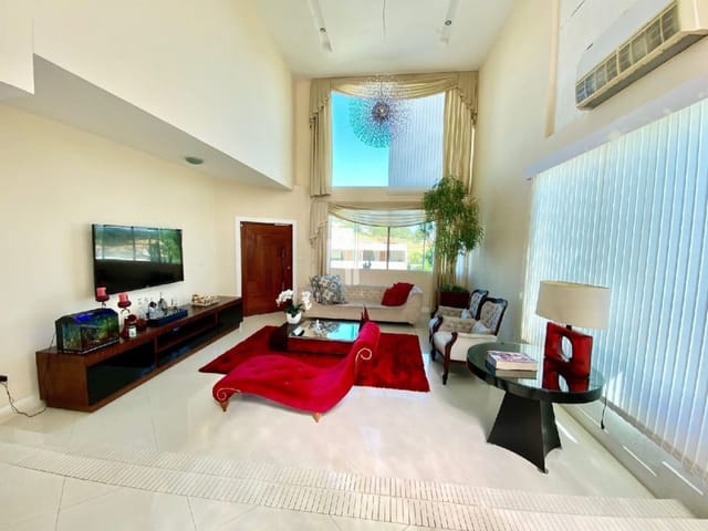 Casa com 648m² 5 quartos e 6 banheiros, à venda, no bairro Lagoa em Macaé