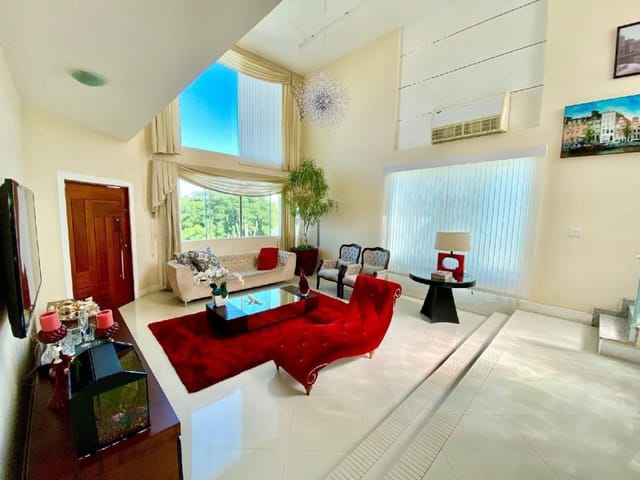 Casa com 648m² 5 quartos e 6 banheiros, à venda, no bairro Lagoa em Macaé