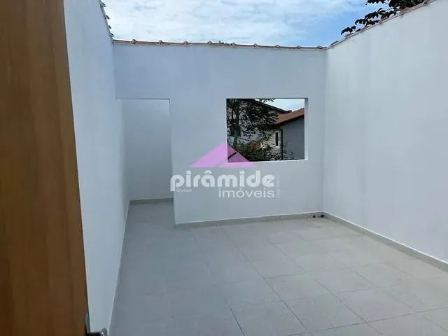 Casa com 10m² 2 quartos e 2 banheiros, à venda, no bairro Getuba em Caraguatatuba