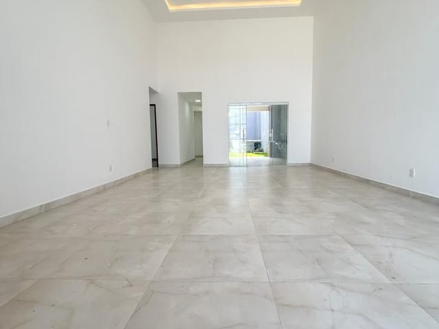 Casa com 300m² 3 quartos e 2 banheiros, à venda ou para alugar, no bairro Vale dos Cristais em Macaé