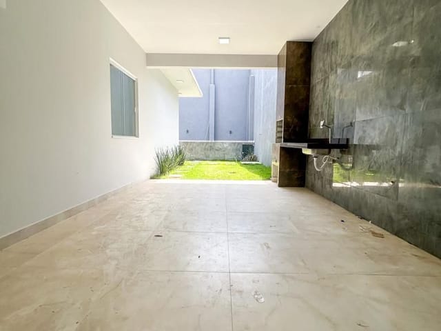 Casa com 300m² 3 quartos e 2 banheiros, à venda ou para alugar, no bairro Vale dos Cristais em Macaé
