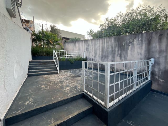 Foto do Casa - Casa Comercial para Locação - Imóvel comercial disponível para locação com 180m², por R$ 4.000,00 mensais, localizado no Jardim Presidente, Londrina, PR | Human Imóveis