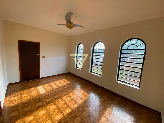Casa 3 quartos e 1 banheiro, para alugar, no bairro Vila Albertina em Ribeirão Preto