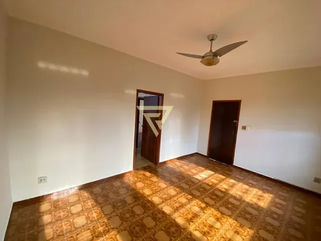 Casa 3 quartos e 1 banheiro, para alugar, no bairro Vila Albertina em Ribeirão Preto