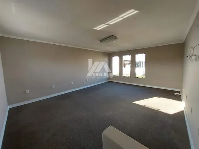 Casa com 630m² 3 quartos e 3 banheiros, à venda ou para alugar, no bairro Jardim Carvalho em Ponta Grossa