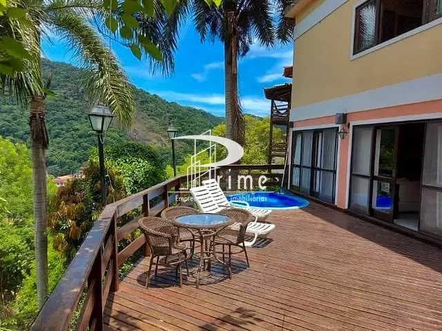 Casa com 600m² 4 quartos e 4 banheiros, à venda ou para alugar, no bairro Itaipu em Niterói