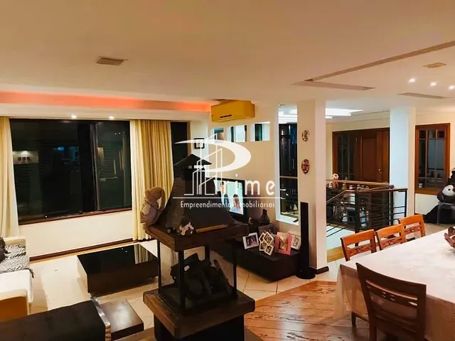 Casa com 600m² 4 quartos e 4 banheiros, à venda ou para alugar, no bairro Itaipu em Niterói