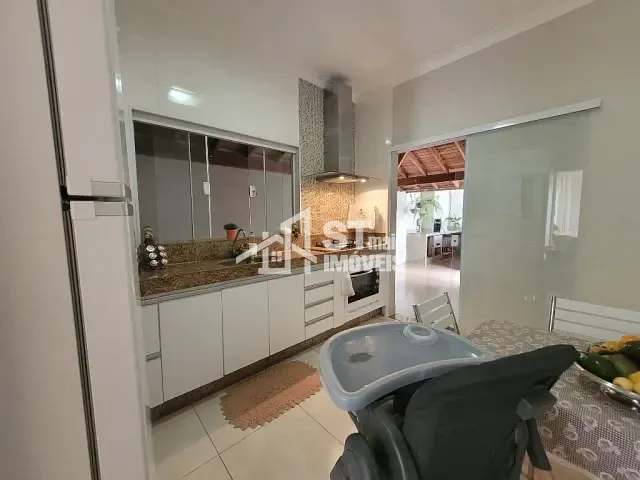 Casa com 200m² 2 quartos e 1 banheiro, à venda, no bairro Jardim Mirante em Andradas