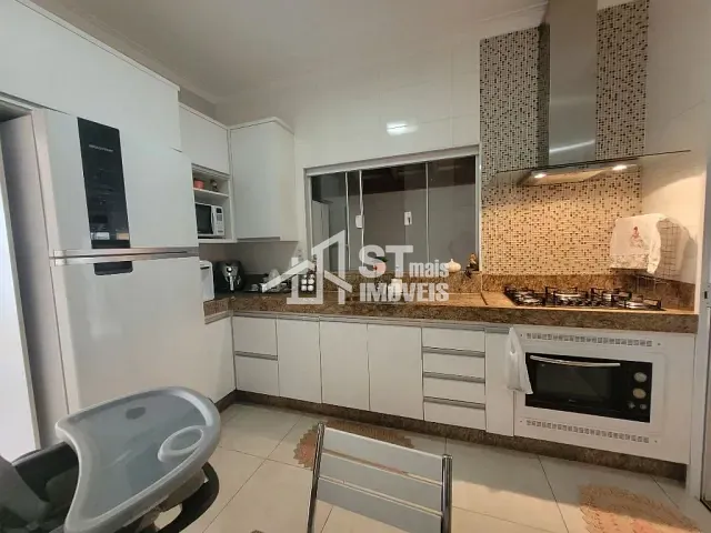 Casa com 200m² 2 quartos e 1 banheiro, à venda, no bairro Jardim Mirante em Andradas