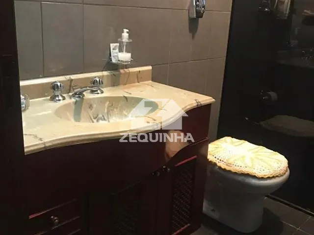 Casa com 248m² 5 quartos e 4 banheiros, à venda, no bairro Pestana em Osasco