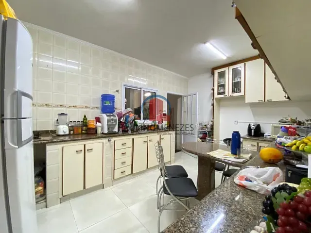 Casa com 300m² 3 quartos e 2 banheiros, à venda, no bairro Vila Bertini em Americana