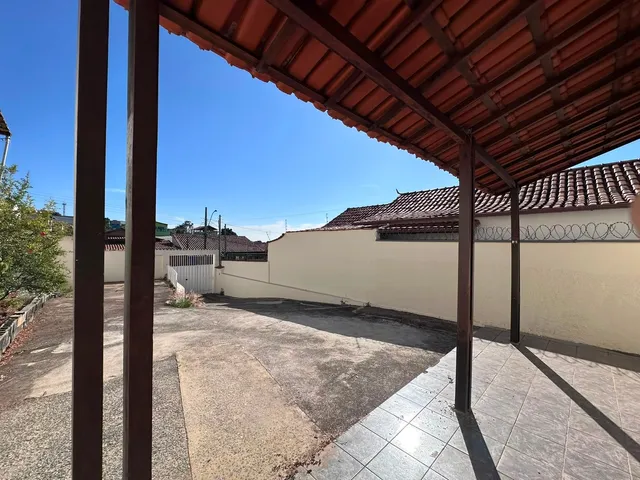 Casa 3 quartos e 1 banheiro, à venda, no bairro Novo Progresso em Contagem