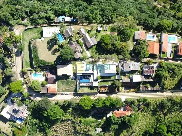 Casa com 970m² 6 quartos e 7 banheiros, à venda, no bairro Almeida Prado em Igaratá