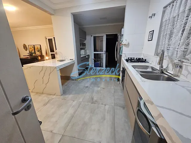 Casa com 406m² 3 quartos e 4 banheiros, à venda ou para alugar, no bairro Centro em Vinhedo