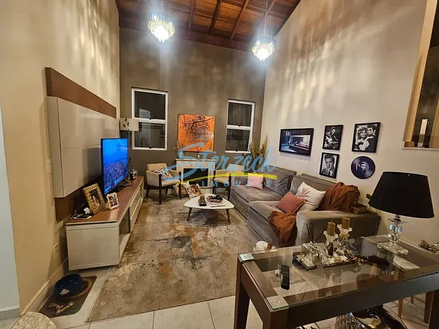 Casa com 406m² 3 quartos e 4 banheiros, à venda ou para alugar, no bairro Centro em Vinhedo
