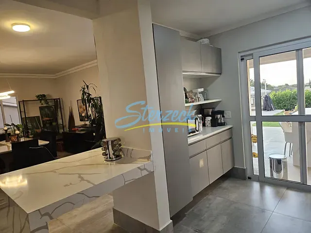 Casa com 406m² 3 quartos e 4 banheiros, à venda ou para alugar, no bairro Centro em Vinhedo