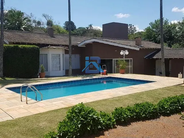 Casa com 1500m² 4 quartos e 4 banheiros, à venda, no bairro Ville Chamonix em Itatiba