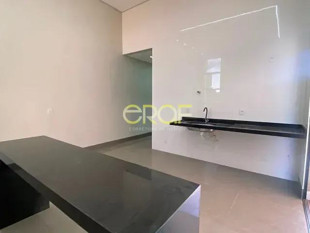Casa 3 quartos e 2 banheiros, à venda, no bairro Parque da Colina I em Formosa