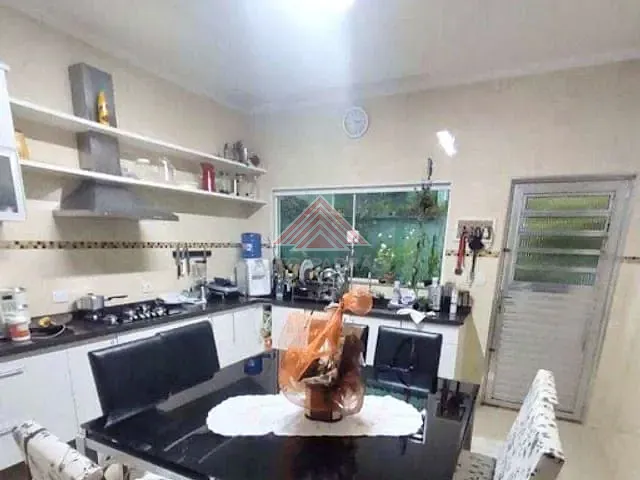 Casa com 250m² 2 quartos e 2 banheiros, à venda, no bairro Parque São Vicente em Mauá