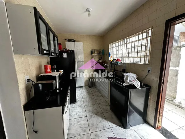 Casa com 10m² 4 quartos e 3 banheiros, à venda, no bairro Praia das Palmeiras em Caraguatatuba