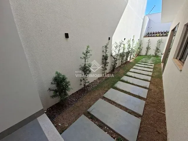 Casa 3 quartos e 4 banheiros, para alugar, no bairro Residencial Aquarela Brasil  em Sinop