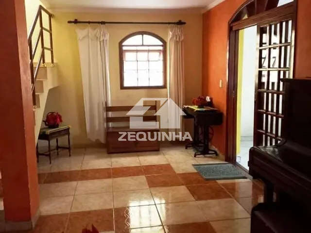 Casa com 473m² 4 quartos e 5 banheiros, à venda, no bairro Vila Yara em Osasco